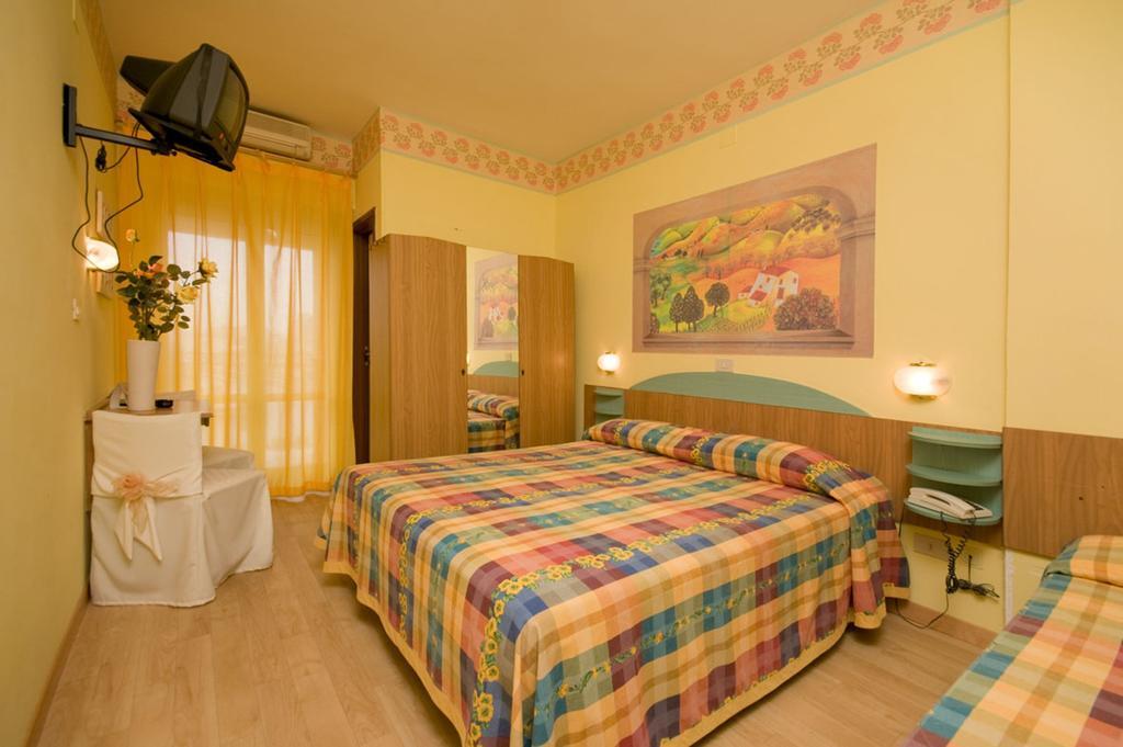 Hotel Mocambo Piscina E Spiaggia San Benedetto del Tronto Cameră foto